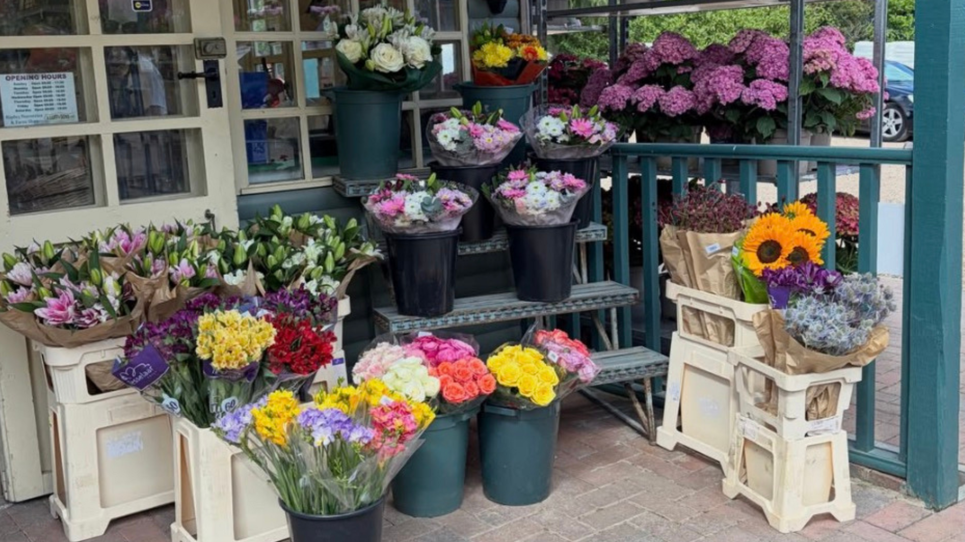 Start the week with Fresh Flowers