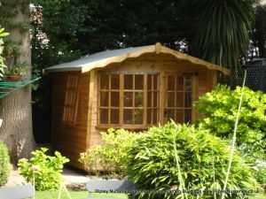 Puttenham Bay Cabin 8x6.